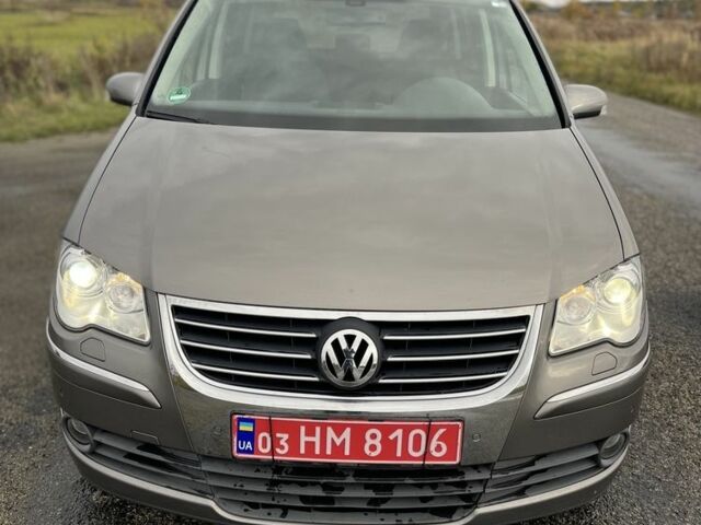 Серый Фольксваген Туран, объемом двигателя 1.4 л и пробегом 205 тыс. км за 6900 $, фото 2 на Automoto.ua