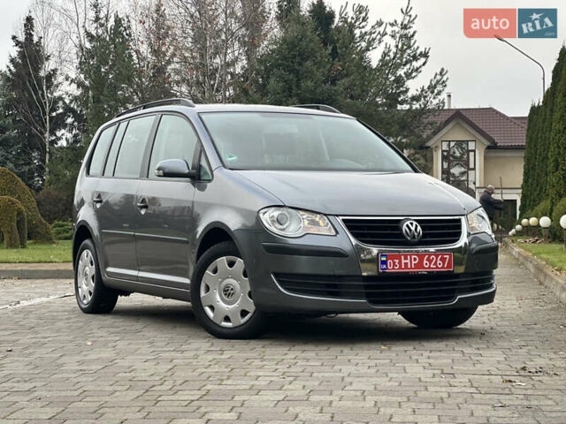Серый Фольксваген Туран, объемом двигателя 1.6 л и пробегом 210 тыс. км за 7350 $, фото 6 на Automoto.ua