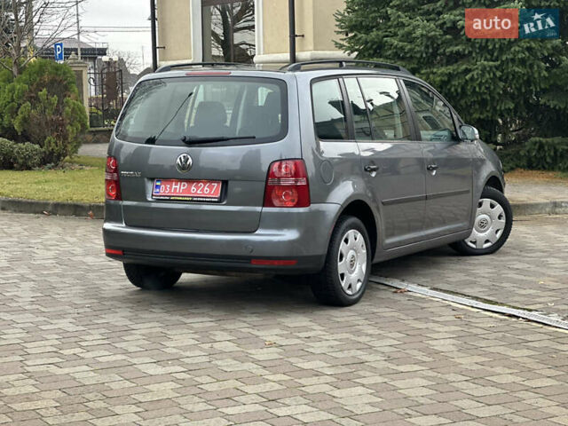 Серый Фольксваген Туран, объемом двигателя 1.6 л и пробегом 210 тыс. км за 7350 $, фото 4 на Automoto.ua