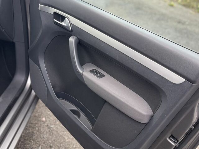 Серый Фольксваген Туран, объемом двигателя 1.4 л и пробегом 205 тыс. км за 6900 $, фото 15 на Automoto.ua