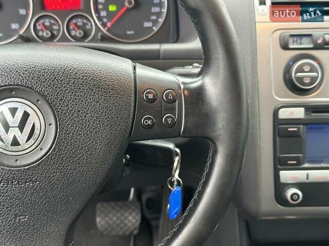 Серый Фольксваген Туран, объемом двигателя 1.39 л и пробегом 263 тыс. км за 6290 $, фото 20 на Automoto.ua