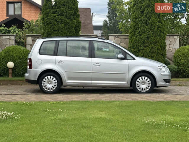 Серый Фольксваген Туран, объемом двигателя 1.6 л и пробегом 211 тыс. км за 7450 $, фото 5 на Automoto.ua