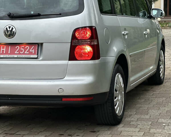 Серый Фольксваген Туран, объемом двигателя 1.6 л и пробегом 211 тыс. км за 7450 $, фото 11 на Automoto.ua