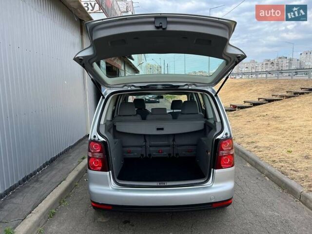 Серый Фольксваген Туран, объемом двигателя 1.4 л и пробегом 260 тыс. км за 6999 $, фото 5 на Automoto.ua