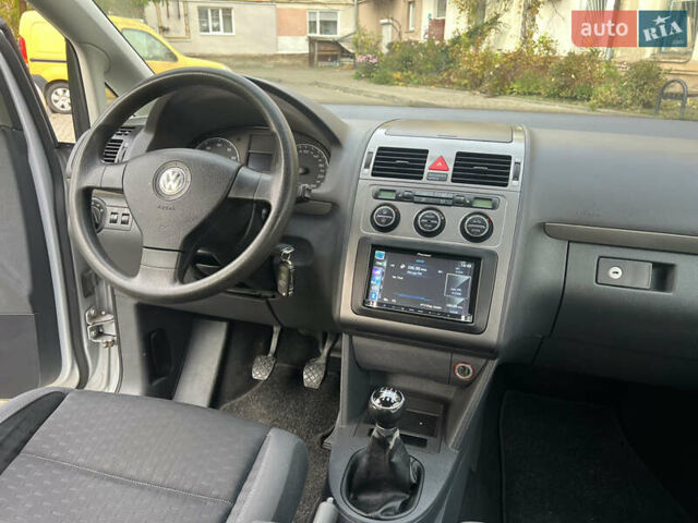 Сірий Фольксваген Туран, об'ємом двигуна 1.4 л та пробігом 193 тис. км за 6500 $, фото 57 на Automoto.ua