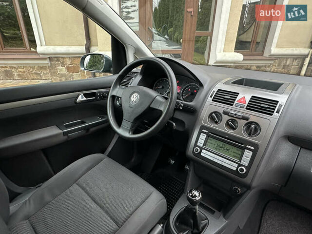 Серый Фольксваген Туран, объемом двигателя 1.6 л и пробегом 210 тыс. км за 7350 $, фото 35 на Automoto.ua