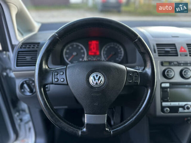Серый Фольксваген Туран, объемом двигателя 1.6 л и пробегом 236 тыс. км за 8200 $, фото 29 на Automoto.ua