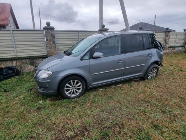 Серый Фольксваген Туран, объемом двигателя 2 л и пробегом 340 тыс. км за 3500 $, фото 5 на Automoto.ua