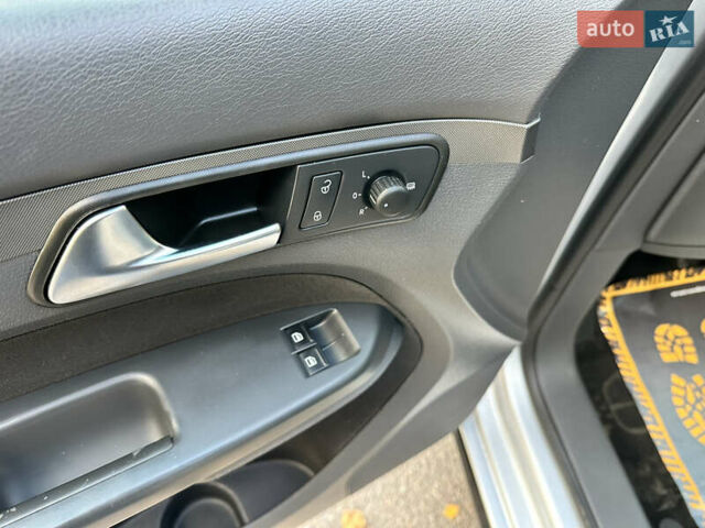 Сірий Фольксваген Туран, об'ємом двигуна 1.6 л та пробігом 196 тис. км за 8199 $, фото 43 на Automoto.ua