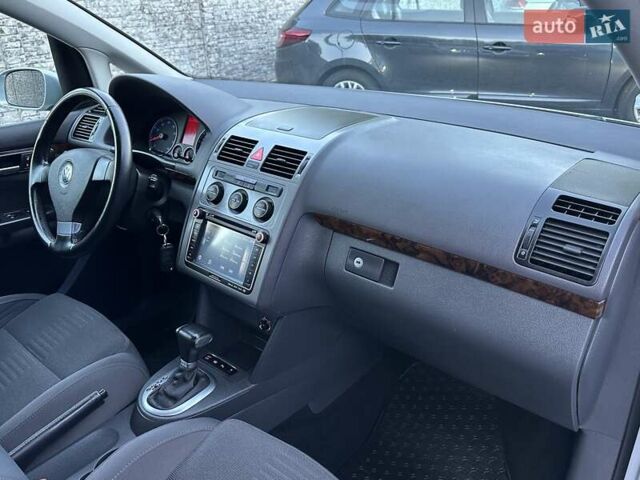 Серый Фольксваген Туран, объемом двигателя 1.4 л и пробегом 142 тыс. км за 8650 $, фото 88 на Automoto.ua