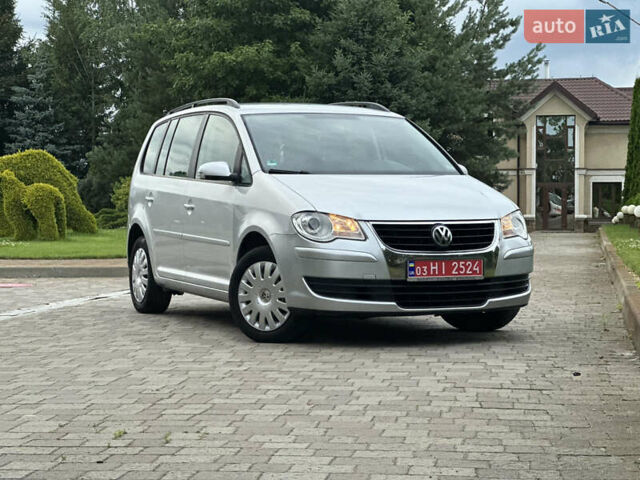 Серый Фольксваген Туран, объемом двигателя 1.6 л и пробегом 211 тыс. км за 7450 $, фото 2 на Automoto.ua