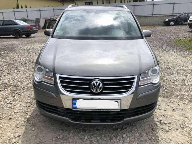 Сірий Фольксваген Туран, об'ємом двигуна 1.4 л та пробігом 240 тис. км за 5900 $, фото 4 на Automoto.ua