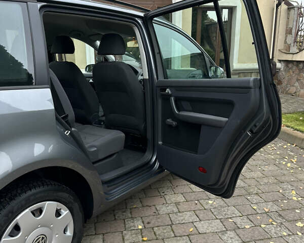 Серый Фольксваген Туран, объемом двигателя 1.6 л и пробегом 210 тыс. км за 7350 $, фото 29 на Automoto.ua