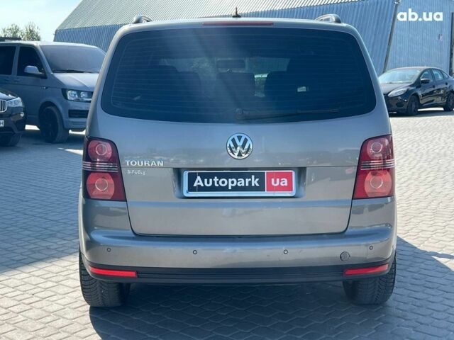 Серый Фольксваген Туран, объемом двигателя 1.6 л и пробегом 254 тыс. км за 7590 $, фото 6 на Automoto.ua