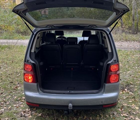 Серый Фольксваген Туран, объемом двигателя 1.4 л и пробегом 187 тыс. км за 8250 $, фото 12 на Automoto.ua