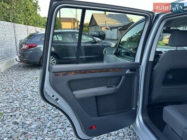 Серый Фольксваген Туран, объемом двигателя 1.4 л и пробегом 142 тыс. км за 8650 $, фото 62 на Automoto.ua