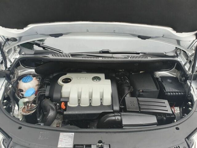 Сірий Фольксваген Туран, об'ємом двигуна 1.9 л та пробігом 224 тис. км за 8990 $, фото 6 на Automoto.ua