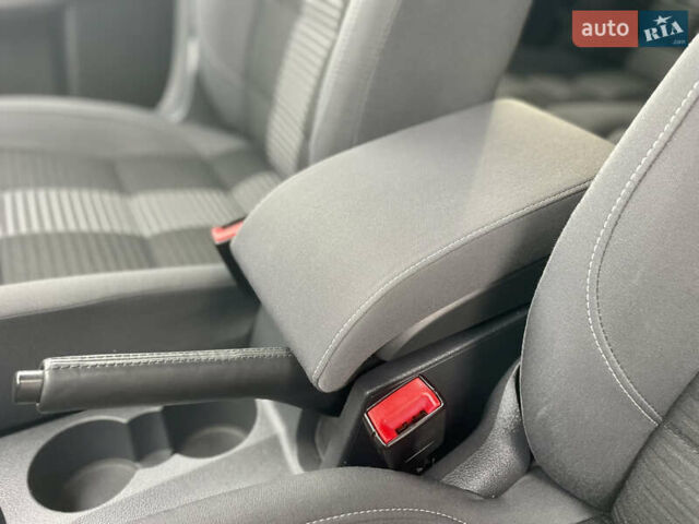 Серый Фольксваген Туран, объемом двигателя 1.6 л и пробегом 220 тыс. км за 8600 $, фото 35 на Automoto.ua