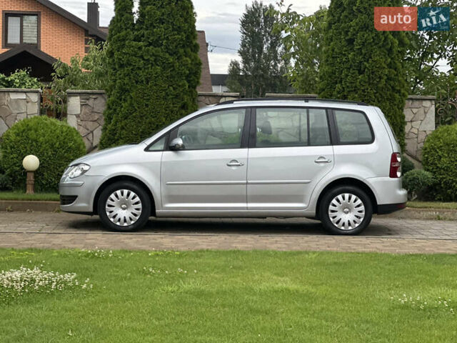 Серый Фольксваген Туран, объемом двигателя 1.6 л и пробегом 211 тыс. км за 7450 $, фото 4 на Automoto.ua