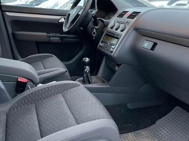 Серый Фольксваген Туран, объемом двигателя 1.9 л и пробегом 237 тыс. км за 6700 $, фото 16 на Automoto.ua