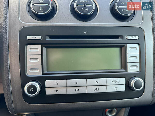 Сірий Фольксваген Туран, об'ємом двигуна 1.6 л та пробігом 196 тис. км за 8199 $, фото 57 на Automoto.ua