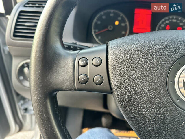 Сірий Фольксваген Туран, об'ємом двигуна 1.6 л та пробігом 196 тис. км за 8199 $, фото 53 на Automoto.ua