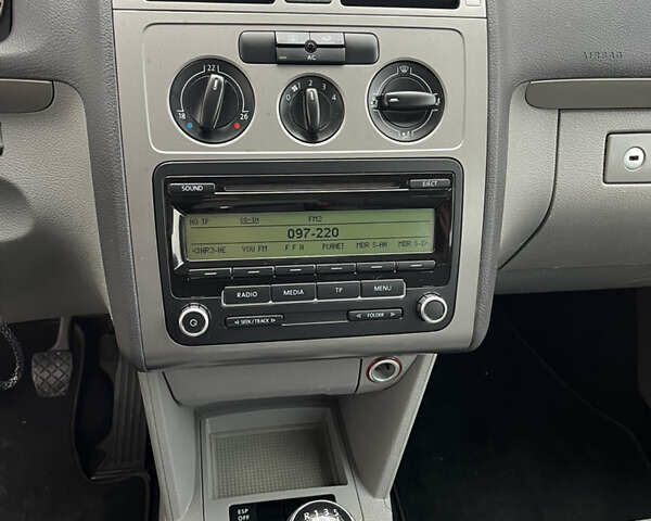 Серый Фольксваген Туран, объемом двигателя 1.6 л и пробегом 211 тыс. км за 7500 $, фото 17 на Automoto.ua