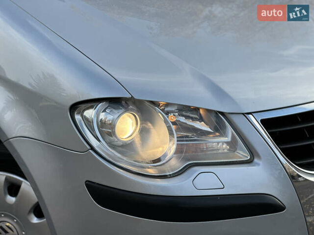 Сірий Фольксваген Туран, об'ємом двигуна 1.6 л та пробігом 196 тис. км за 8199 $, фото 20 на Automoto.ua