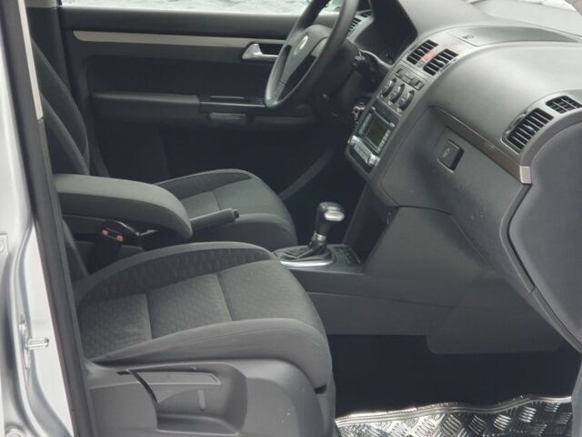 Сірий Фольксваген Туран, об'ємом двигуна 1.9 л та пробігом 224 тис. км за 8990 $, фото 4 на Automoto.ua