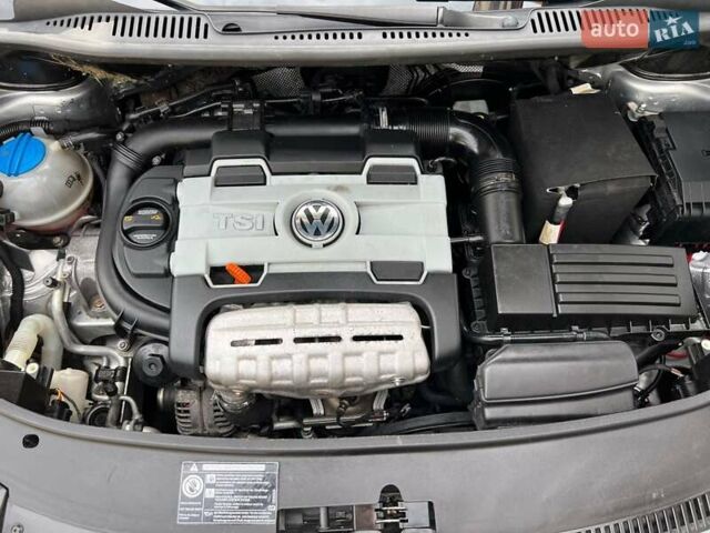 Серый Фольксваген Туран, объемом двигателя 1.4 л и пробегом 260 тыс. км за 6999 $, фото 1 на Automoto.ua