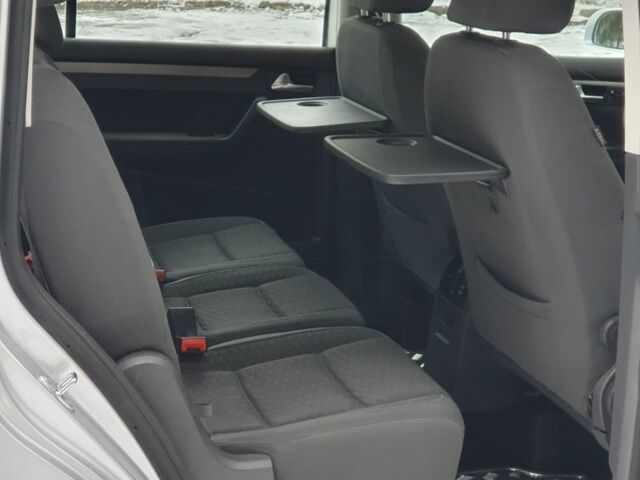 Сірий Фольксваген Туран, об'ємом двигуна 1.9 л та пробігом 224 тис. км за 8990 $, фото 5 на Automoto.ua