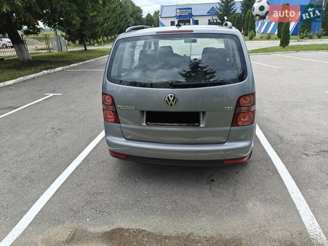 Сірий Фольксваген Туран, об'ємом двигуна 1.9 л та пробігом 263 тис. км за 8500 $, фото 13 на Automoto.ua