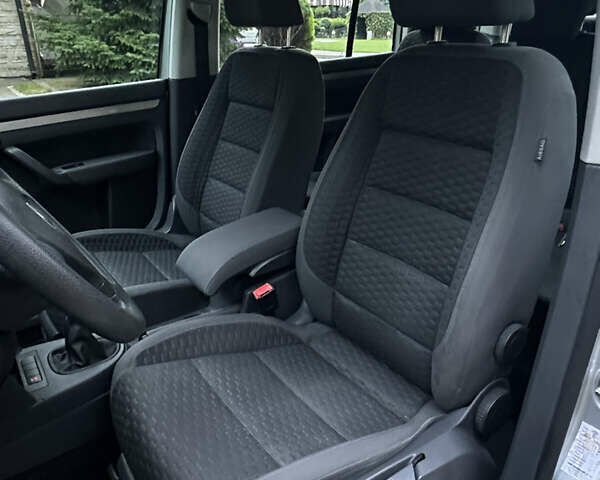 Серый Фольксваген Туран, объемом двигателя 1.6 л и пробегом 211 тыс. км за 7450 $, фото 23 на Automoto.ua