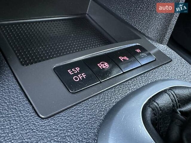 Серый Фольксваген Туран, объемом двигателя 1.4 л и пробегом 142 тыс. км за 8650 $, фото 58 на Automoto.ua