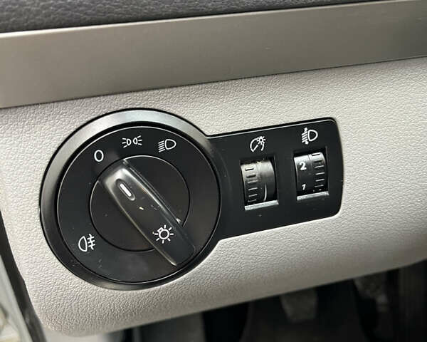 Серый Фольксваген Туран, объемом двигателя 1.6 л и пробегом 211 тыс. км за 7500 $, фото 14 на Automoto.ua