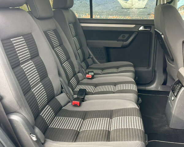 Серый Фольксваген Туран, объемом двигателя 1.6 л и пробегом 220 тыс. км за 8600 $, фото 55 на Automoto.ua