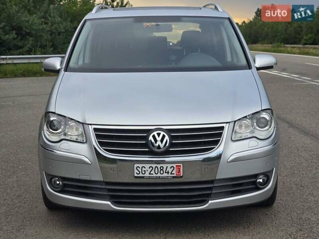 Серый Фольксваген Туран, объемом двигателя 2 л и пробегом 237 тыс. км за 9699 $, фото 8 на Automoto.ua
