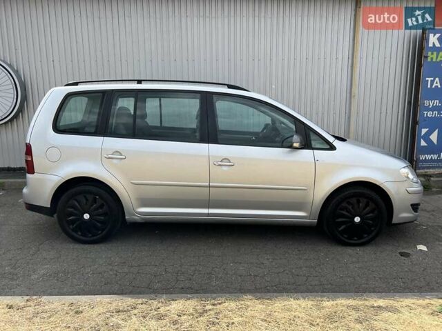 Серый Фольксваген Туран, объемом двигателя 1.4 л и пробегом 260 тыс. км за 6999 $, фото 2 на Automoto.ua