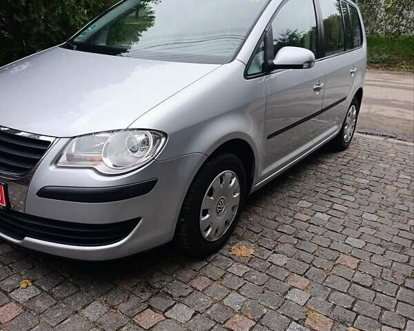 Сірий Фольксваген Туран, об'ємом двигуна 1.6 л та пробігом 216 тис. км за 7700 $, фото 4 на Automoto.ua