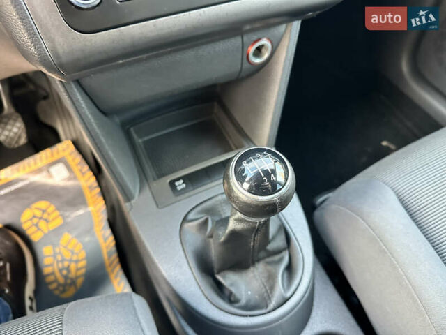 Сірий Фольксваген Туран, об'ємом двигуна 1.6 л та пробігом 196 тис. км за 8199 $, фото 58 на Automoto.ua