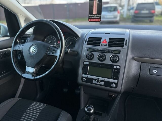 Серый Фольксваген Туран, объемом двигателя 1.6 л и пробегом 236 тыс. км за 8200 $, фото 7 на Automoto.ua