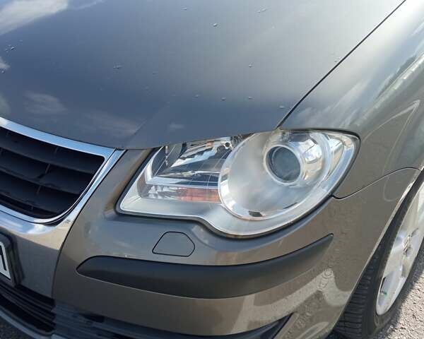 Серый Фольксваген Туран, объемом двигателя 1.9 л и пробегом 235 тыс. км за 8500 $, фото 15 на Automoto.ua