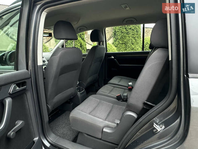 Серый Фольксваген Туран, объемом двигателя 1.6 л и пробегом 210 тыс. км за 7350 $, фото 27 на Automoto.ua