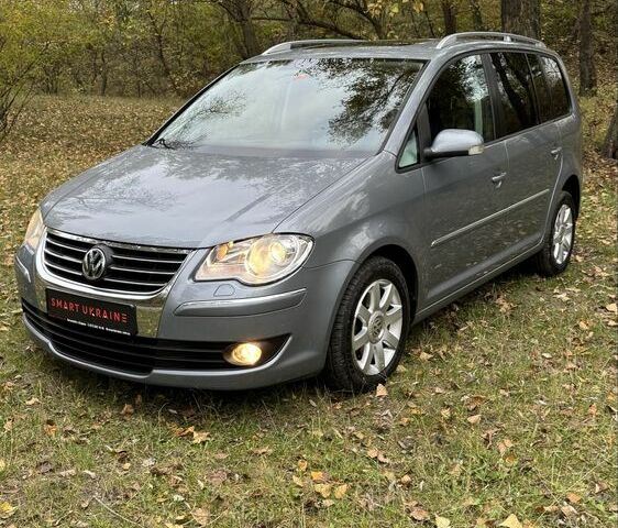 Серый Фольксваген Туран, объемом двигателя 1.4 л и пробегом 187 тыс. км за 8250 $, фото 1 на Automoto.ua