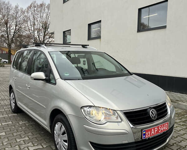 Серый Фольксваген Туран, объемом двигателя 1.6 л и пробегом 211 тыс. км за 7500 $, фото 9 на Automoto.ua