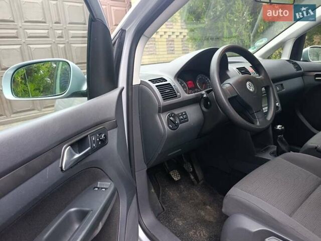 Сірий Фольксваген Туран, об'ємом двигуна 1.6 л та пробігом 216 тис. км за 7700 $, фото 18 на Automoto.ua