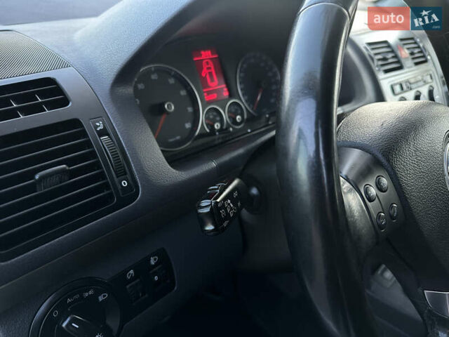 Серый Фольксваген Туран, объемом двигателя 1.6 л и пробегом 236 тыс. км за 8200 $, фото 28 на Automoto.ua