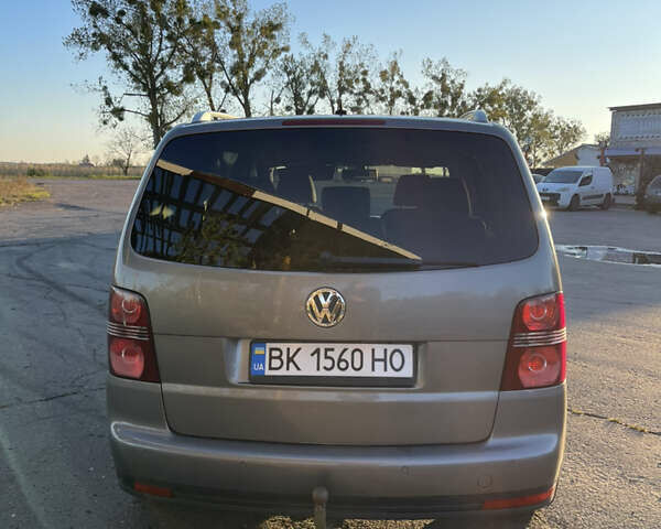 Серый Фольксваген Туран, объемом двигателя 1.39 л и пробегом 196 тыс. км за 7700 $, фото 7 на Automoto.ua