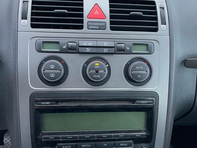 Серый Фольксваген Туран, объемом двигателя 1.9 л и пробегом 237 тыс. км за 6700 $, фото 9 на Automoto.ua