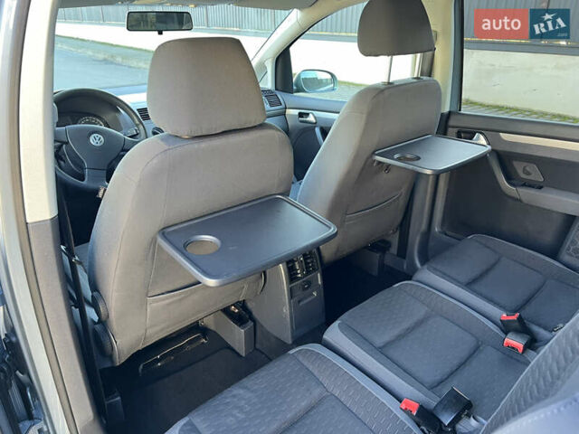 Серый Фольксваген Туран, объемом двигателя 1.4 л и пробегом 188 тыс. км за 6000 $, фото 42 на Automoto.ua